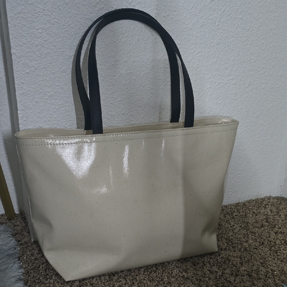 Kate Spade ♠️ Limited Edition Disney Minnie Mouse Storybook Tote (EUC)(HTF)❤️🖤 - Picture 12 of 12